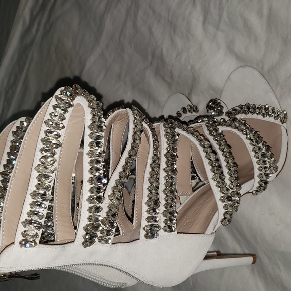 I AM JENNIFER LE size 42 cream suede with rhinestones new. Converts to size 11 - Picture 3 of 6